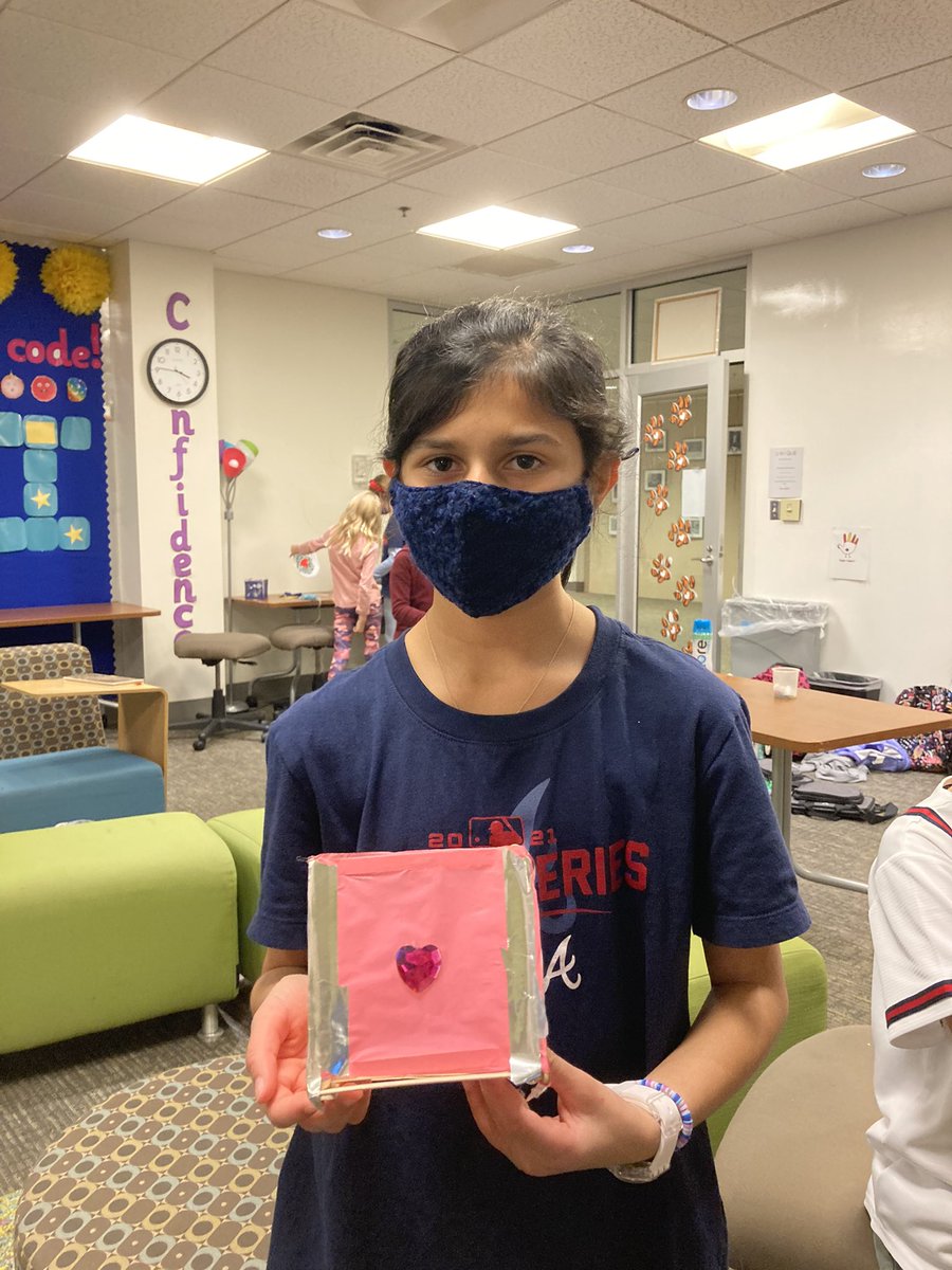mrs_jgriffith's tweet photo. Designing and constructing paper lanterns to celebrate Diwali and the start of the holiday season! #trinityEP #trinitylearns https://t.co/0FJqm9oDs5