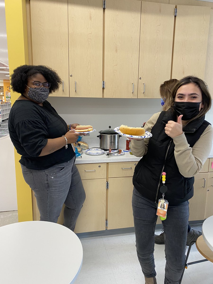 the_MsPolley's tweet photo. Thank you #HatchTiger teachers for attending our first Weenie Wednesday Professional Development! 

@OakPark97 https://t.co/wSOoY3QMY5