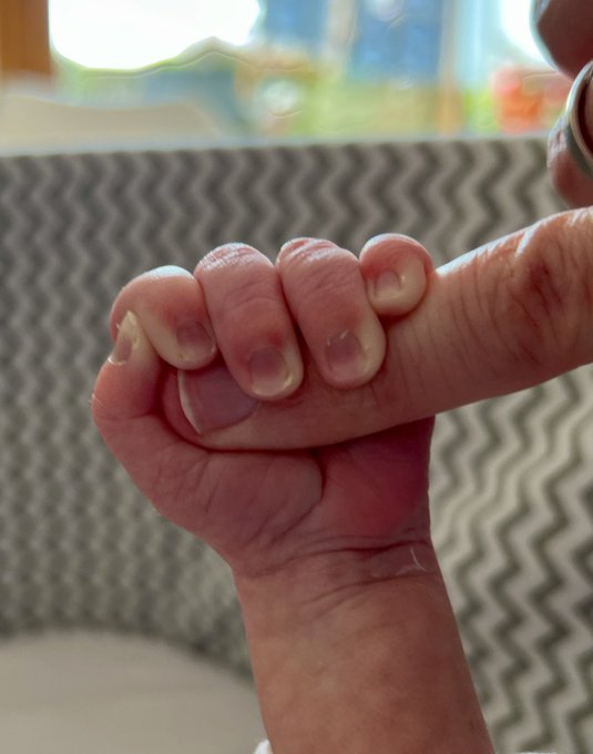 I&rsquo;m now heading out on paternity leave - feeling very fortunate that @FT staff benefits and UK shared