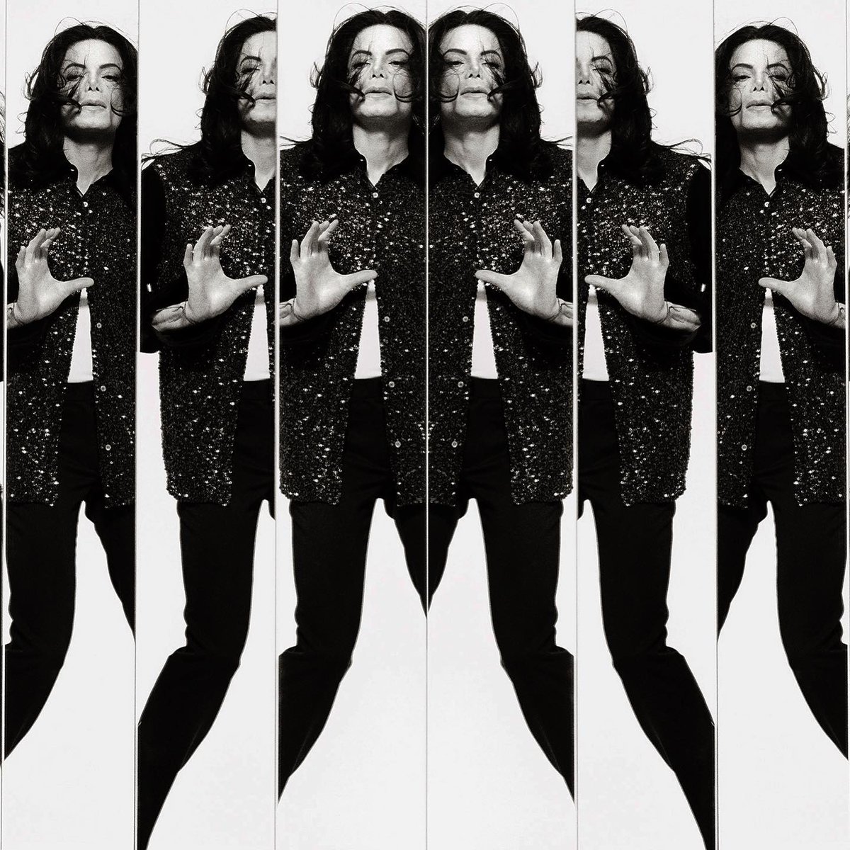 sebasmjjj's tweet photo. Albert Watson exhibirá parte de la sesión de fotos de Invincible. Se exhibirán en el Museo Estatal del Hermitage en San Petersburgo, Rusia, para la exposición "Belleza y estilo: la historia de la fotografía de moda", del 11 de diciembre de 2021 al 13 de marzo de 2022. 

📰MJ Vibe https://t.co/Ki7mCSKdJh