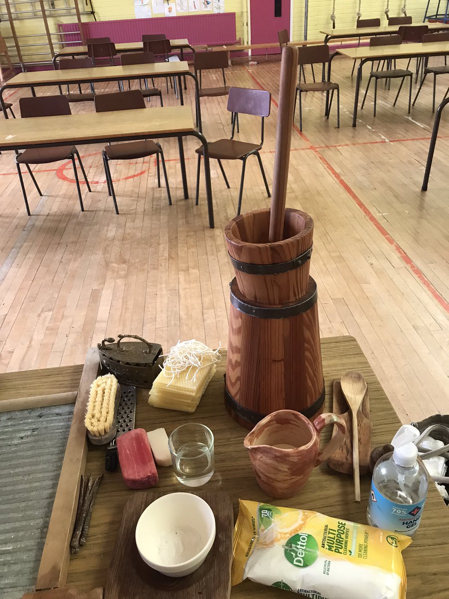 TSlivinghistory's tweet photo. Lovely return visit to @MountStMichaels today for a look at #LifeinthePast! There was candle rolling,butter making,clothes washing, & a look in the #historymystery trunk!
Back tomorrow for #SchoolLongAgo
#historyinschools #fairiesinthedairy https://t.co/mzjYocKaiD