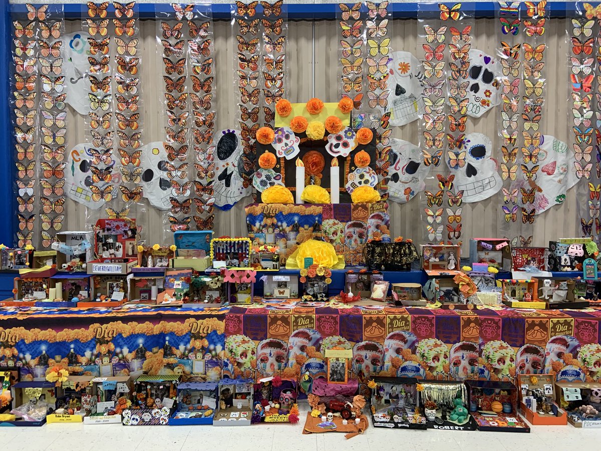 MaxwellCougars's tweet photo. 5th grade students constructed ofrendas to teach the rest of the school about el Día de los Muertos. Classes tour the display and participate in extension activities. #SomosMaxwell #ProudtobeanISA https://t.co/QRzt7W0Rwz