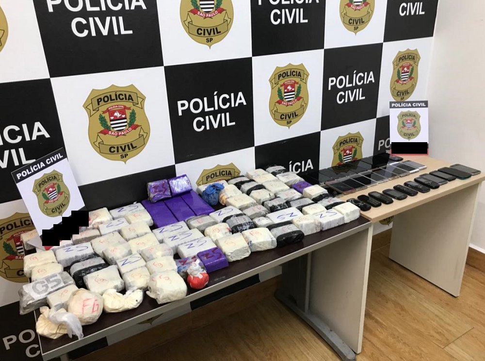 Policia_Civil's tweet photo. Polícia Civil prende homem que tentava arremessar drogas e celulares para dentro de presídio em Tremembé
https://t.co/JH7ef0RMIH
#Tremembe #Deinter1 #Presidio #PoliciaCivilSP #PCSP https://t.co/dHrSd8orXV