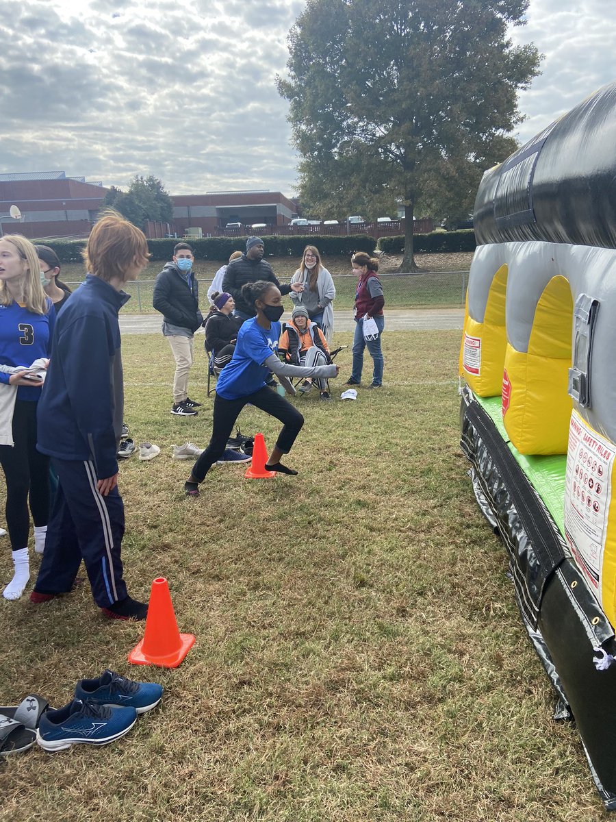 DDMMSDragons's tweet photo. Fantastic Day at Dillard! Thanks to our amazing Dillard Drive Middle School - PTA for all their support and @stepitup_nc_sc for our fundraising celebration DAY OF AWESOMENESS! Kids has a blast! 💙🐲💛 https://t.co/q73Owh2Ov7