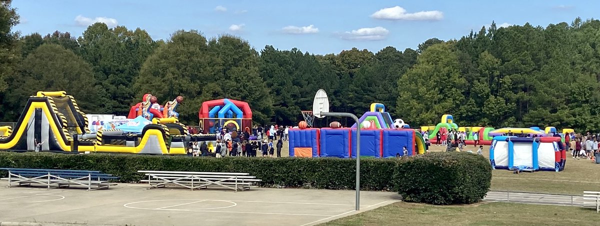 DDMMSDragons's tweet photo. Fantastic Day at Dillard! Thanks to our amazing Dillard Drive Middle School - PTA for all their support and @stepitup_nc_sc for our fundraising celebration DAY OF AWESOMENESS! Kids has a blast! 💙🐲💛 https://t.co/q73Owh2Ov7