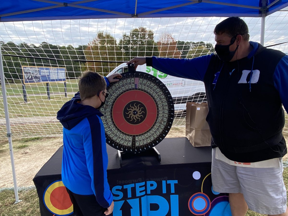 DDMMSDragons's tweet photo. Fantastic Day at Dillard! Thanks to our amazing Dillard Drive Middle School - PTA for all their support and @stepitup_nc_sc for our fundraising celebration DAY OF AWESOMENESS! Kids has a blast! 💙🐲💛 https://t.co/q73Owh2Ov7
