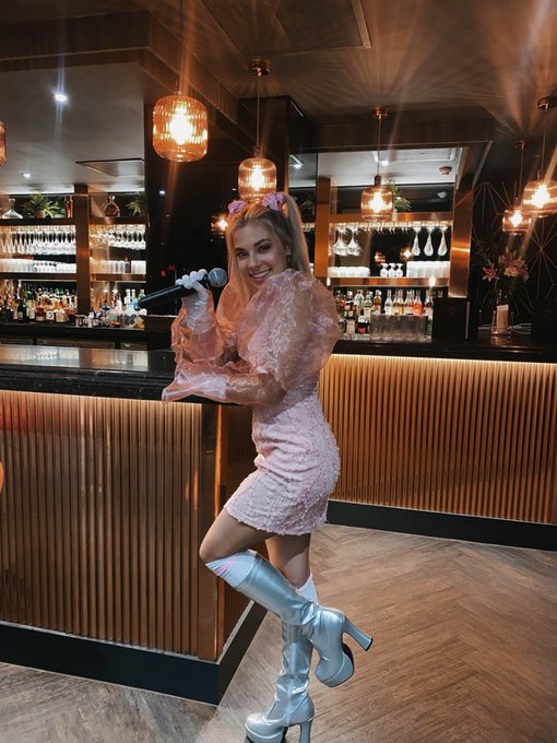 Spice girls brunch tour UK! @ukbrunchclub @spicegirls #babyspice #spicegirls #spicegirlstour #spiceupyourlife<a class="tags" target="_blank" title="On Twitter" href="/?out=eyJ0eXAiOiJKV1QiLCJhbGciOiJIUzUxMiJ9.eyJpYXQiOjE3MjU2MzgwNTIsImlzcyI6InR3cG9ybnN0YXJzLmNvbSIsIm5iZiI6MTcyNTYzODA1MiwiZXhwIjoxNzU3MTc0MDUyLCJyZWRpcmVjdF91cmwiOiJodHRwczovL3R3aXR0ZXIuY29tL3VrYnJ1bmNoY2x1YiJ9.JgYJPo3inU4TeXqPizf7OTkQH2S967I0uYl7OXb0GdFX7-P8-vNrS3lohwS8HE1V03baAvmMpToo0j--enLMAw">&#64;ukbrunchclub</a><a class="tags" target="_blank" title="On Twitter" href="/?out=eyJ0eXAiOiJKV1QiLCJhbGciOiJIUzUxMiJ9.eyJpYXQiOjE3MjU2MzgwNTIsImlzcyI6InR3cG9ybnN0YXJzLmNvbSIsIm5iZiI6MTcyNTYzODA1MiwiZXhwIjoxNzU3MTc0MDUyLCJyZWRpcmVjdF91cmwiOiJodHRwczovL3R3aXR0ZXIuY29tL3NwaWNlZ2lybHMifQ.8OZl49jHTgSWqXfPsCibZwAfAysCdNs532L_c11umfNP663cbeVidVGXuCH8howJ9ZwIegdBWxbUHpRXjKysLA">&#64;spicegirls</a><a href="/tag/singer"class="tags"><span>&#35;singer</span></a><a href="/tag/performer"class="tags"><span>&#35;performer</span></a><a href="/tag/spicegirls"class="tags"><span>&#35;spicegirls</span></a><a href="/tag/spiceupyourlife"class="tags"><span>&#35;spiceupyourlife</span></a>