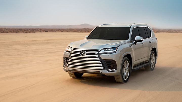 PutnamLexus's tweet photo. Elevated comfort at any elevation. Take luxury to new heights in the all-new #LexusLX. Visit the link below to explore where you can go in the reimagined 2022 LX. https://t.co/dkeYQZcIuF https://t.co/JS8QdS03ZX