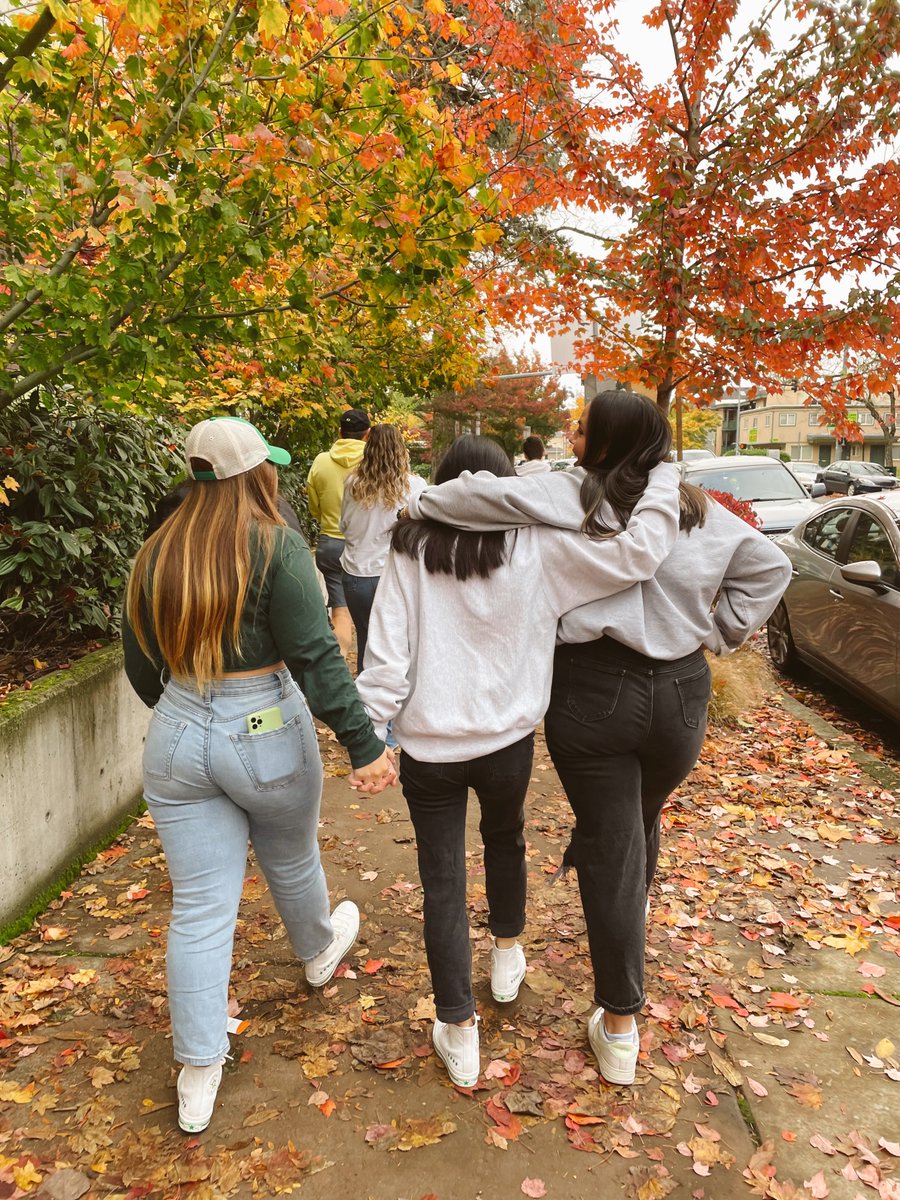 LiveTheSoto's tweet photo. Have you and your roommates taken the next step? Renew your lease today and we can guarantee you and your roommates spots! #livethesoto #thesotolife #uohousing https://t.co/VR6Yn6Qspy