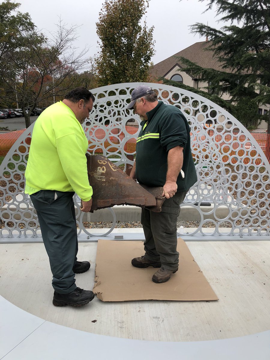 SarahLangsam's tweet photo. Successful installation day with @millburntwp DPW and @ShowFab!!!

#publicart #installation #installationday #installationart #steelart #outdoorart #911memorial #successful #crane #teamworkmakesthedreamwork https://t.co/In7wmi4eom