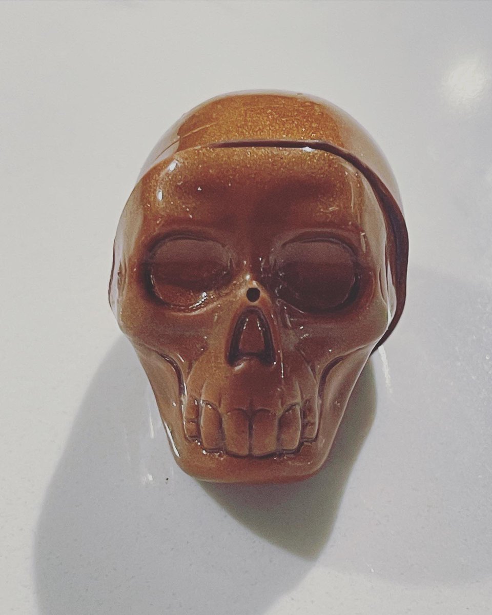 evieengland's tweet photo. How cute are these from @TherapyCocoa ?! The Halloween limited edition skulls were deliciously crunchy! 

#ArtisanChocolate #CocoaTherapy #Barrybados https://t.co/KgPvTa2IMW