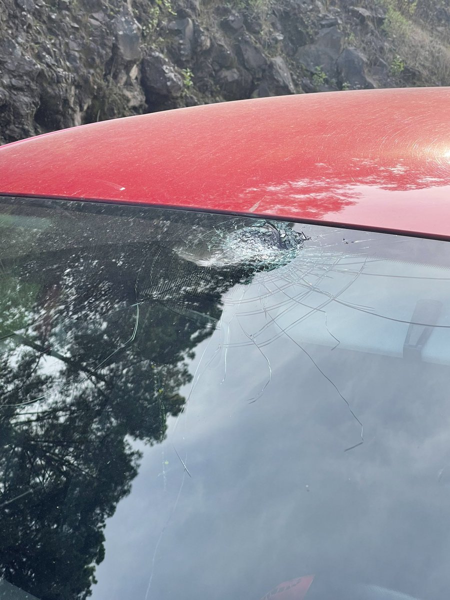 Saliendo de Valle de Bravo rumbo a cdmx avientan piedras para asaltar… <a href="/alfredodelmazo/">Alfredo Del Mazo</a> ya casi te vas y no has trabajado un solo día… quien fuera tu. <a href="/CiroGomezL/">Ciro Gómez Leyva</a> <a href="/DeniseMaerker/">Denise Maerker</a> <a href="/vampipe/">vampipe ⍨</a>