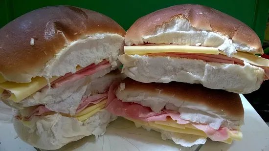 clubdelbajon's tweet photo. Día Mundial del sándwich, feliz día te amo. Gracias por tanto https://t.co/7oHApacRwN