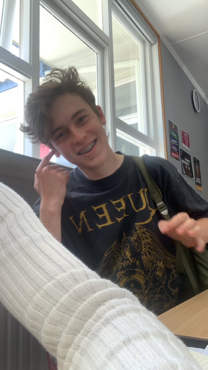 AyishaRollo's tweet photo. Guess who showed up to class 15 minutes late #late #rebel #Slept #welcometoplathville @BenPolson17 https://t.co/gVefDppkPT
