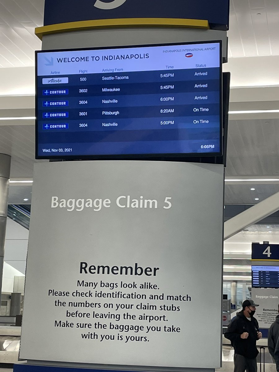 britzy310's tweet photo. @AlaskaAir flight 500 landed 25 min ago, bags are still not out. https://t.co/bfBij31Urj