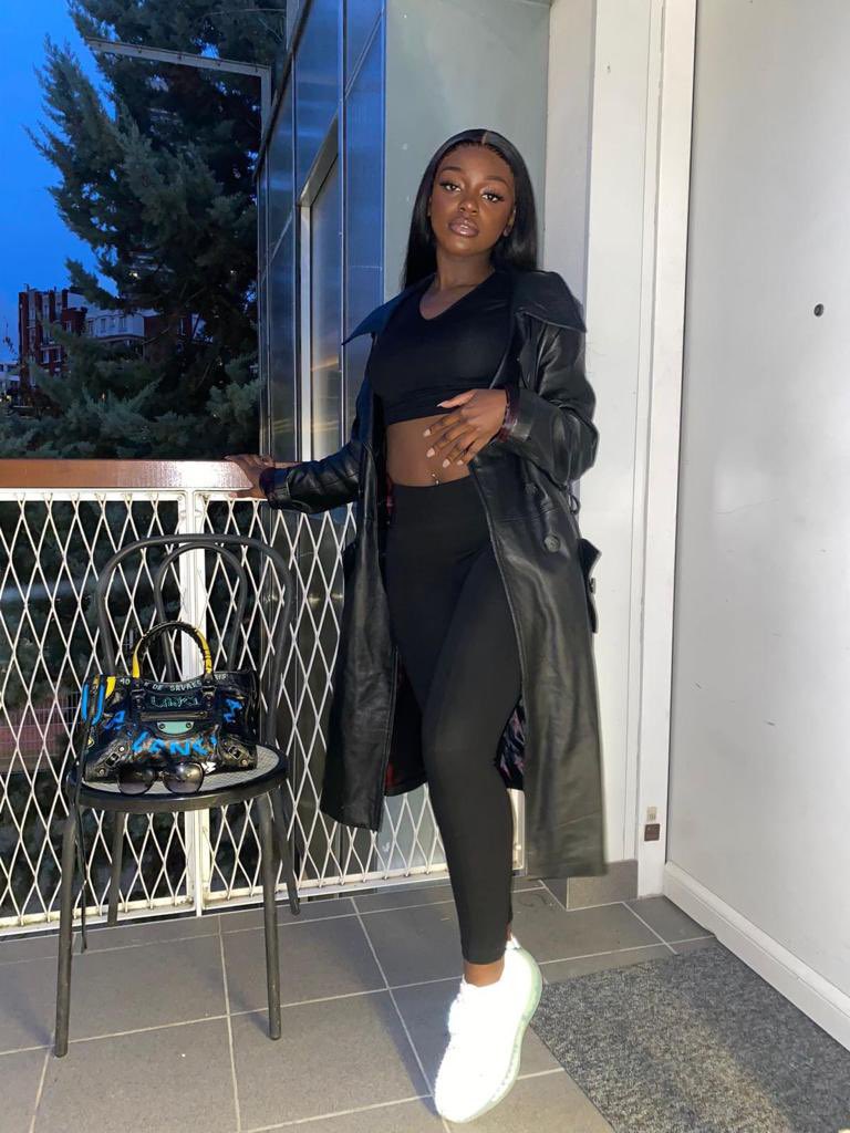 _Kany_T's tweet photo. 🖤🖤
J’avais dis que je ne me laissais plus https://t.co/rBSrYRsd6p