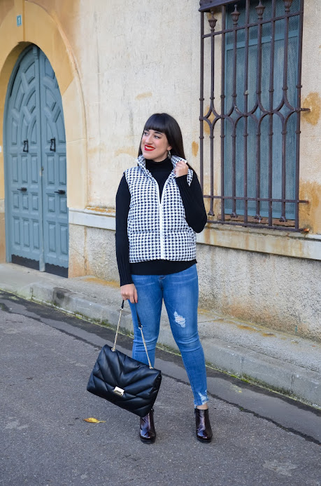 Raquelmarcos244's tweet photo. ♥️Se acerca la gran venta del 11.11 @SHEIN_official  🍂
¿Ya tenéis vuestros favoritos preparados🛒?
🖤Chaleco pata de gallo🖤https://t.co/z5ILcdhq8U Ref. 3673546

Con mi código GE0457➡️15% de descuento adicional a las ofertas 🛍
#SHEIN #SHEINgals #SHEINsinglesday #SHEINgenENJOY https://t.co/S8poddU80Z
