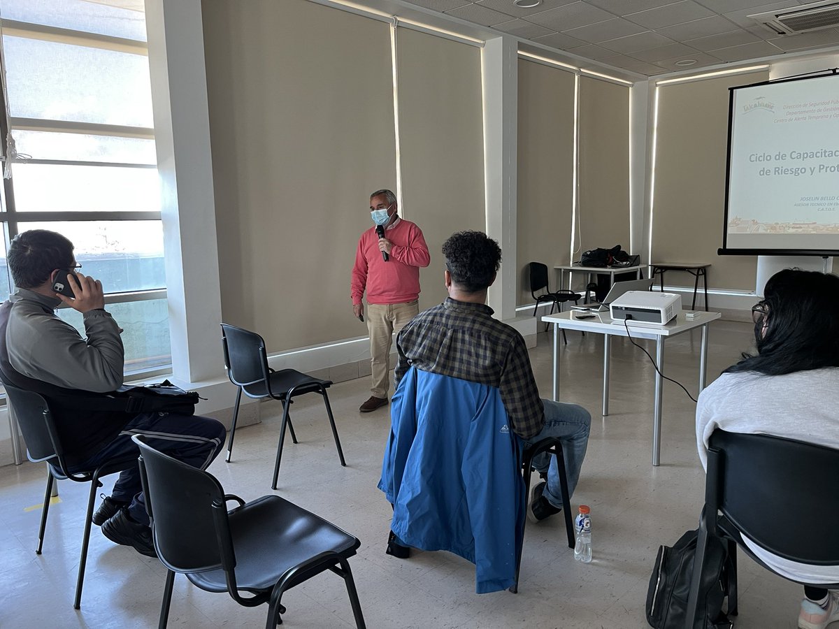 rtalcahuano's tweet photo. [Capacitacion] seguimos con nuestro curso de Gestión del riesgo. Hoy revisamos los temas de prevención de incendios forestales y seguridad en el hogar. 

Abiertas inscripciones para la segunda versión el 16, 17 y 18 de Noviembre. 
Inscríbete y participa. 

https://t.co/njduaxm2iq https://t.co/fv04TmMGmi