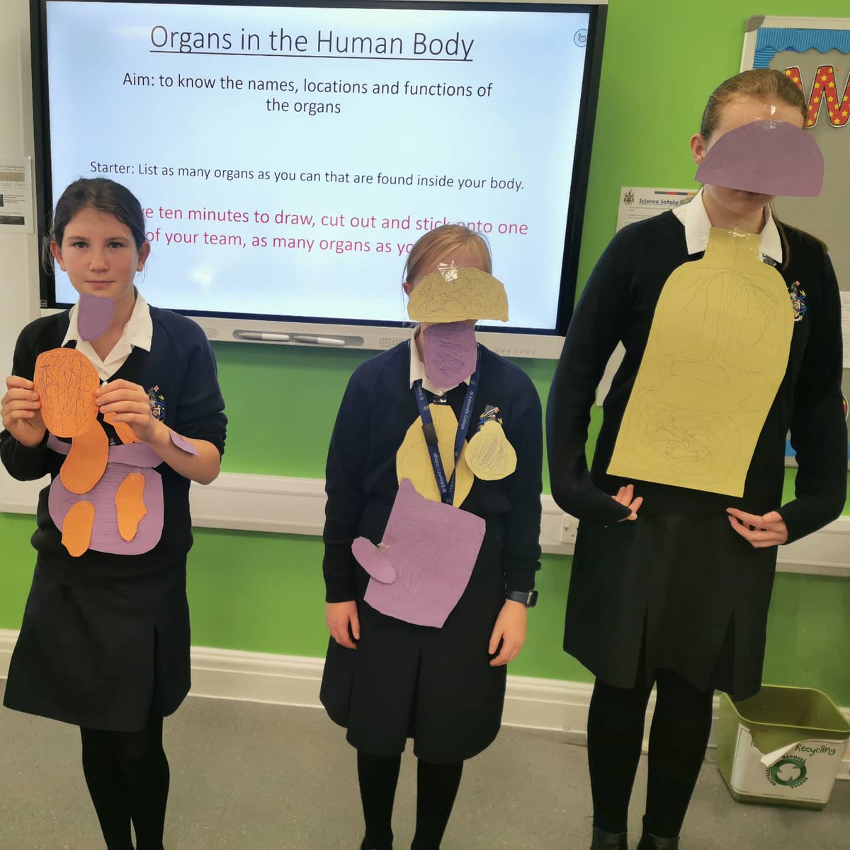 SEC_Science's tweet photo. Investigating our organs. 🧠👁️🦴👅
Elements students volunteered to model all the organs that their team could think of in the first lesson of their new topic on Organisms. #KS3Science #Organs #Organsystems #Usingourbrains #Lungs #Digestivesystems #Hearts #madeingodsimage https://t.co/dmuq8BPL6B