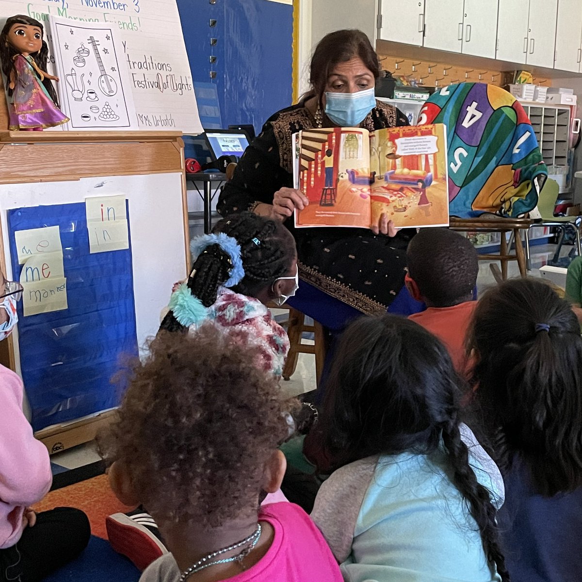 UrbatchK's tweet photo. Today, Ms. Neeta shared stories and traditions about Diwali. We wished her a happy Diwali and can’t wait to hear more on Friday. #Iteachk #woodlawnkinders #fcpsk #diwali @WoodlawnES @FCPS_Kinder @fcpsnews https://t.co/atCY7HYCY8