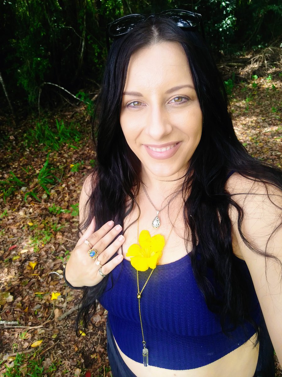 aeshalee_erotic's tweet photo. Felt cute, might delete later...
JK, I actually love this photo. I took it the day after I got back from spending a week in therapy sorting my shit out. #unfml #newbeginnings #newendings https://t.co/AnEWDj9uwv