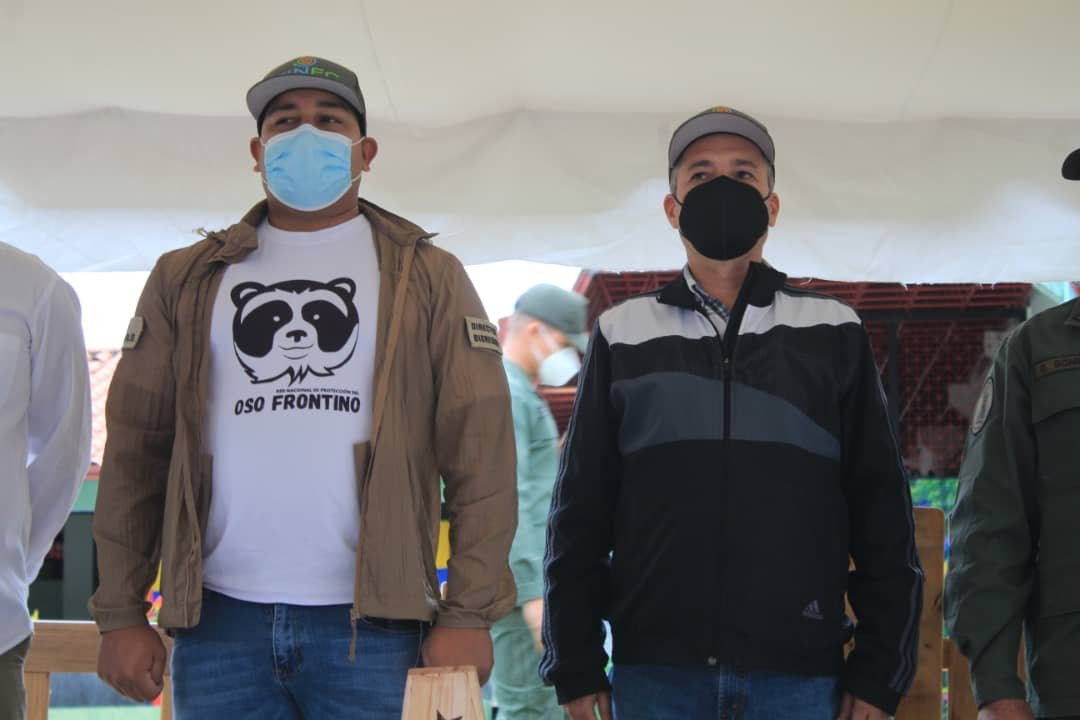waltherchacon's tweet photo. #MotorForestalActivo | Reafirmamos nuestro compromiso de seguir trabajando por fortalecer el #MotorForestal a través del incremento de la #producción de productos terminados, que contribuyan a diversificar la #economía y mejorar la calidad de vida de los venezolanos #3noviembre https://t.co/Rfx0Dfvvdi