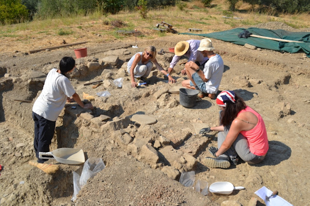 Sarah404BC's tweet photo. First excavation season of #Mycenaean settlement/necropolis on #Trapeza plateau completed
https://t.co/vBqPeyLhV6 https://t.co/30uUQYB8AV