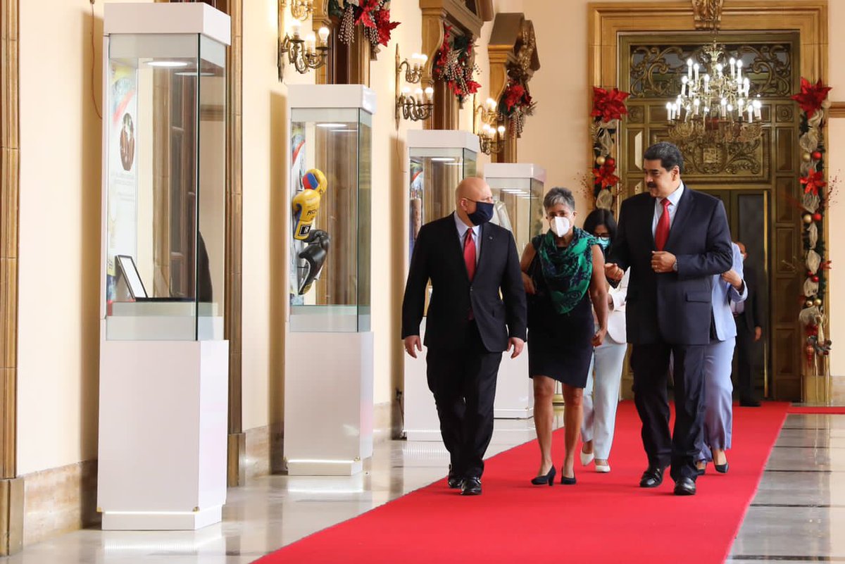 Respetamos la decisión del Fiscal de la CPI Karim A.A. Khan QC, de avanzar a la siguiente fase para buscar la verdad. Venezuela garantiza la justicia con instituciones que están dispuestas a mejorar, perfeccionarse y avanzar. Para que haya paz, debe haber justicia.