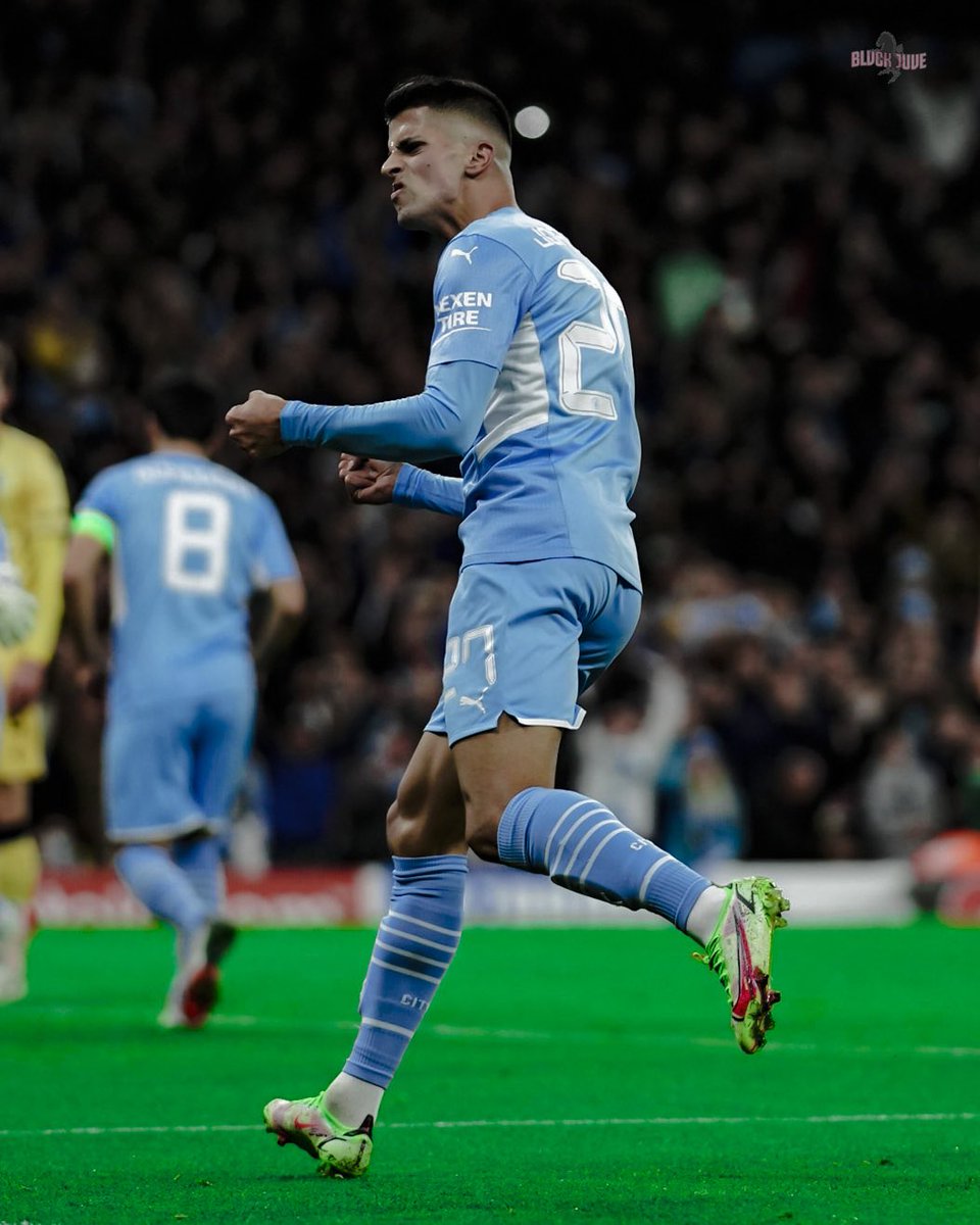 Brian_H_Ndombi's tweet photo. Joao Cancelo and Trent Alexander-Arnold have a combined 5 assists tonight alone… The distance between them and the other fullbacks in the world is monumental.
#LIVATM #BVBAJA #PSGRBL #PL https://t.co/UEK6ONtLmP