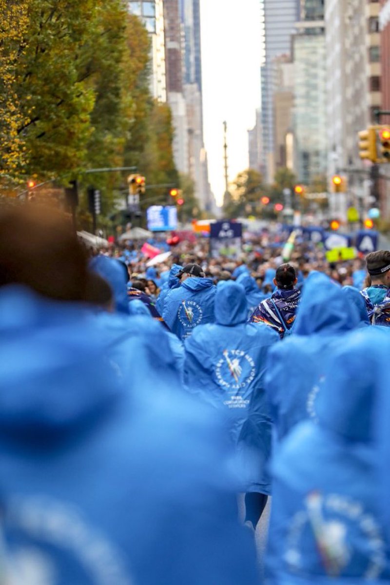 This Sunday, superheroes wear blue capes and ponchos.

#NYCMarathon 
📷 <a href="/Justin_Britton/">Justin Britton</a>