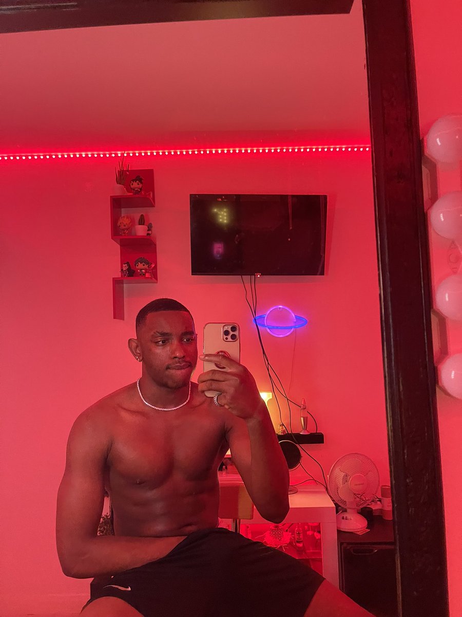 planetmarkz's tweet photo. The wires was getting on my nerves🙄 https://t.co/s6TCaQJZXu