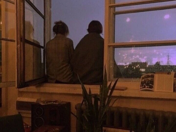" جاور من يهوِّن عليك الدنيا لا من تهون عليه"♥️.
