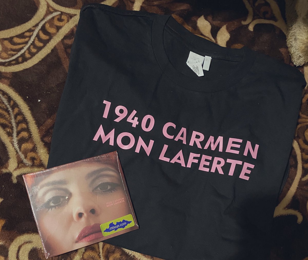 atziryyareth's tweet photo. @monlaferte mira nadamás la sorpresa que me llegó hoy de @MixupTeam, estoy llorando, ya se que ponerme el viernes que vengas a Monterrey, te amoooo🥰 https://t.co/aiUkO2q70S