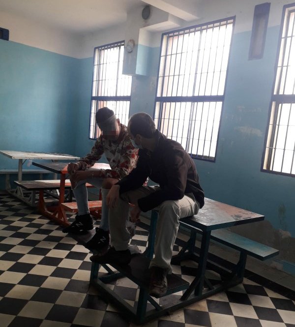 PedroBellocq's tweet photo. Ya pasaron 4 meses desde q empezamos (con un grupo de voluntarios q fue creciendo) a ir todos los sábados a la Colonia Berro, a visitar a jóvenes que no reciban visitas. Si bien es muy poco tiempo para un mundo del q aprendemos semana a semana, comparto algunas líneas (1/6). https://t.co/h5gROnqpXn