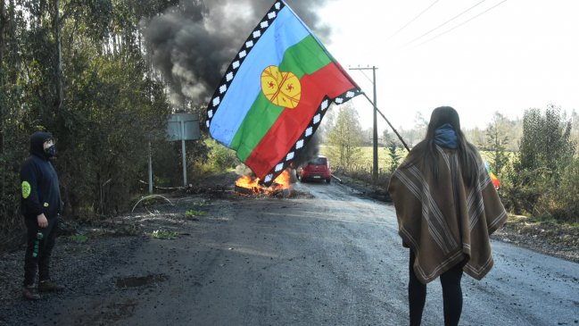 Cooperativa's tweet photo. Se confirma muerte de segundo comunero mapuche tras enfrentamiento con personal de la Armada y Carabineros #CooperativaContigo https://t.co/11NdNktuWp https://t.co/puuph1wkQg