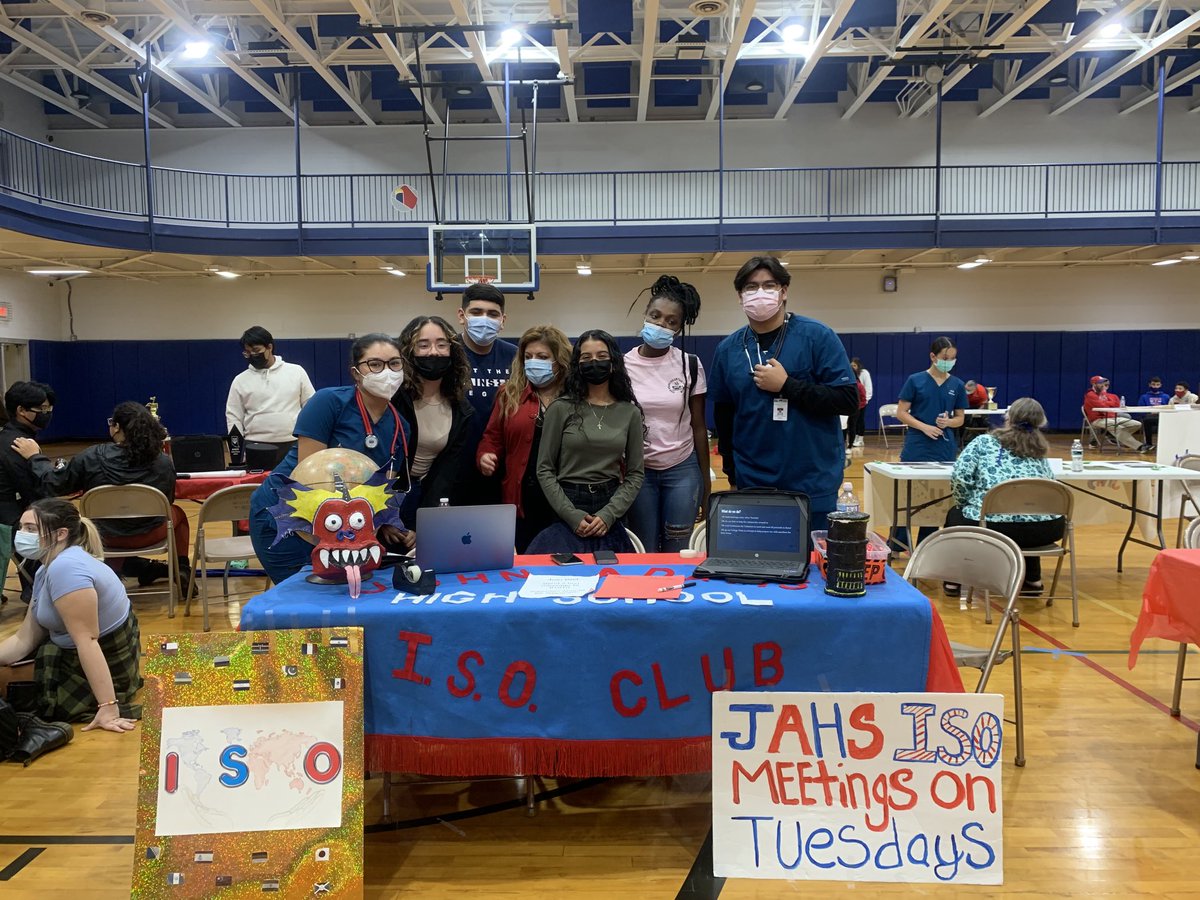 IB Magnet Fair with Leslie Martinez, Silvana Martinez, Christopher Castaneda-Jaramillo, Yesenia Cruz, Nephtali Peñate