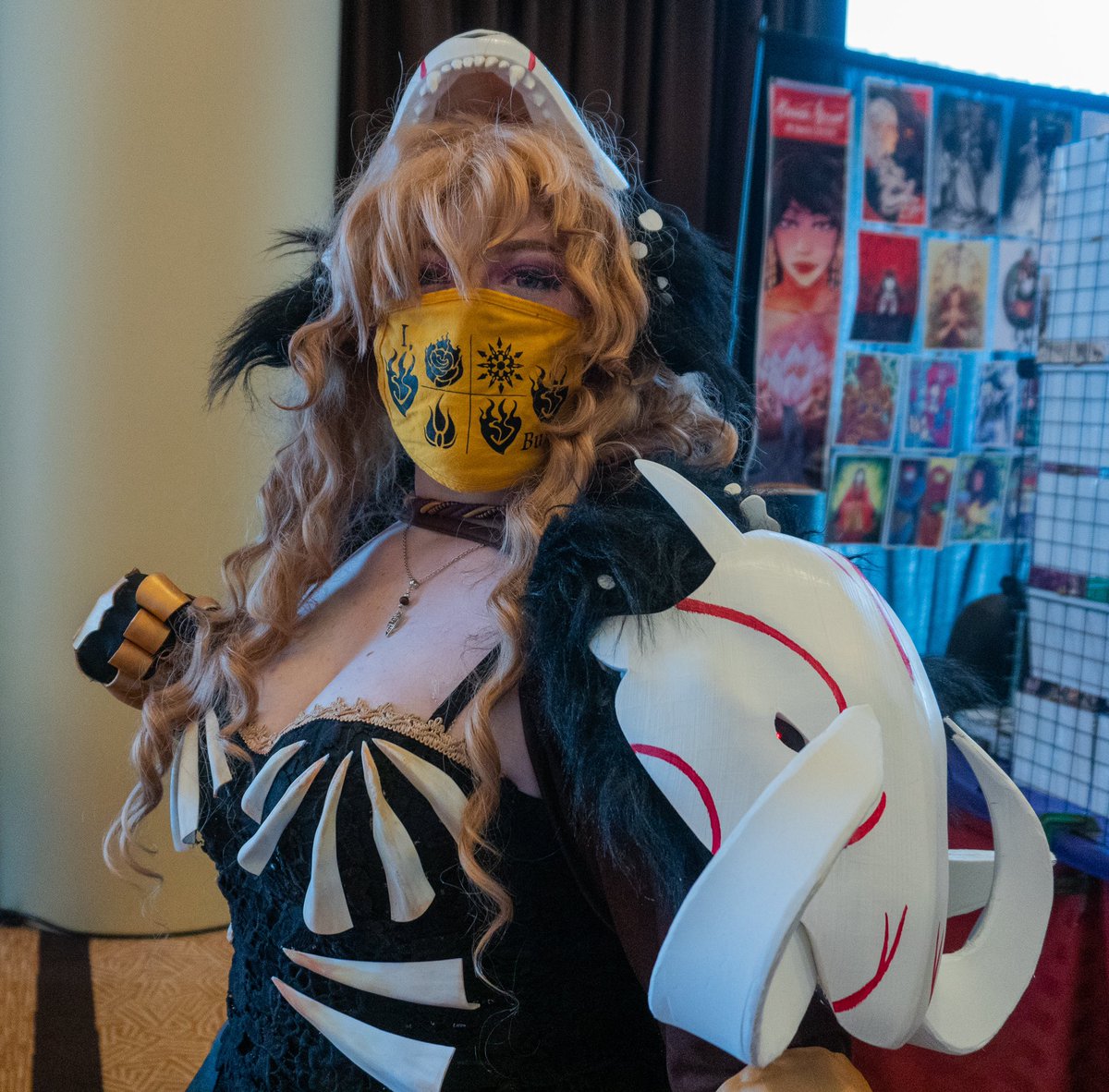 GravityCosplays's tweet photo. Grimm Bandit Yang is an award winning cosplay designed and made by kouyumicosplay
Mask: @JesterKingRiot
Wig: @wigisfashion styled by me
πΈ: senorpoopoo on IG
#grimmbandityang #yangxiaolong #yangxiaolongcosplay #rwby #rwbycosplay #rtxlondon #sabotencon https://t.co/Mu1LFiaP33