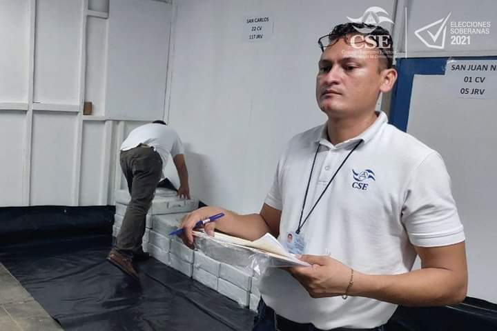 #Nicaragua | 𝐌𝐚𝐭𝐞𝐫𝐢𝐚𝐥 𝐄𝐥𝐞𝐜𝐭𝐨𝐫𝐚𝐥 𝐥𝐥𝐞𝐠𝐚 𝐚 𝐝𝐢𝐟𝐞𝐫𝐞𝐧𝐭𝐞𝐬 𝐌𝐮𝐧𝐢𝐜𝐢𝐩𝐢𝐨𝐬 𝐝𝐞𝐥 𝐩𝐚í𝐬 𝐩𝐚𝐫𝐚 𝐥𝐚𝐬 𝙀𝙡𝙚𝙘𝙘𝙞𝙤𝙣𝙚𝙨 𝙂𝙚𝙣𝙚𝙧𝙖𝙡𝙚𝙨 𝙙𝙚𝙡 𝙥𝙧ó𝙭𝙞𝙢𝙤 07 𝙙𝙚 𝙣𝙤𝙫𝙞𝙚𝙢𝙗𝙧𝙚 🗳️.
#FuerzaDeUnPuebloQueVence