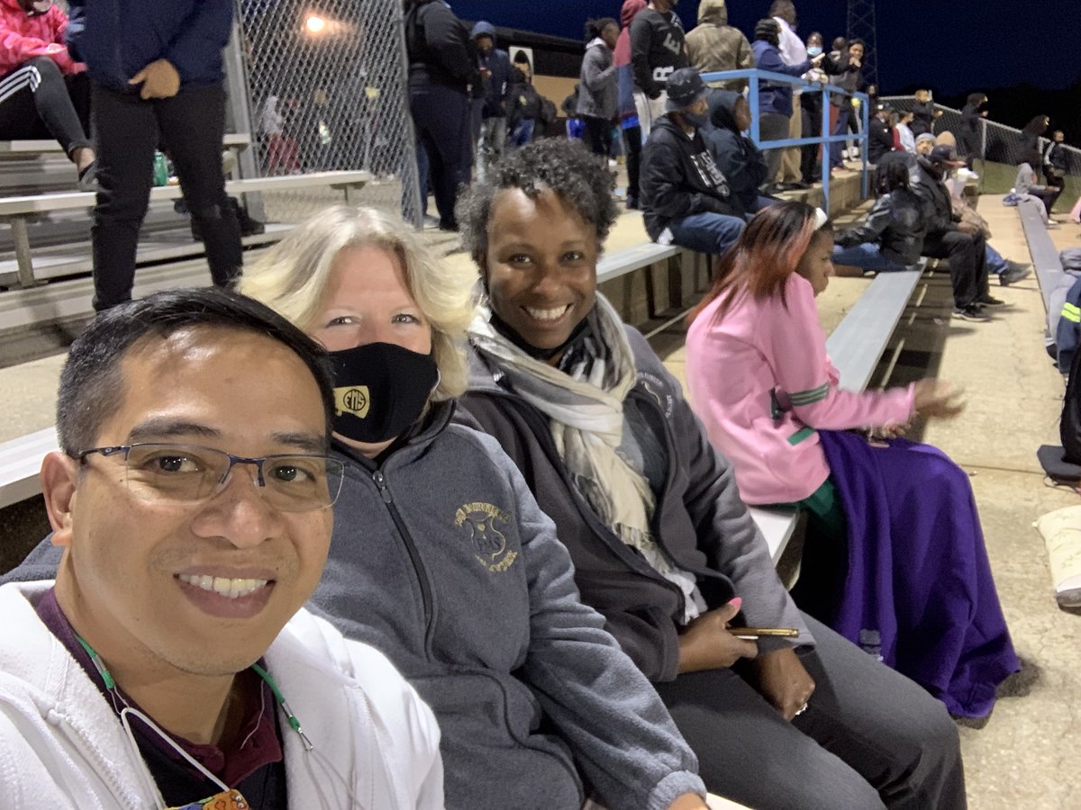 Team 4 Teachers love to represent their Griffins <a href="/FairfieldMiddle/">Fairfield Middle School</a> <a href="/iAmJBrunson1911/">Jamie R. Brunson</a> <a href="/Lawanda122772/">Lawanda Johnson</a> @bdixonFCSD <a href="/td9/">Travis Robinson</a>