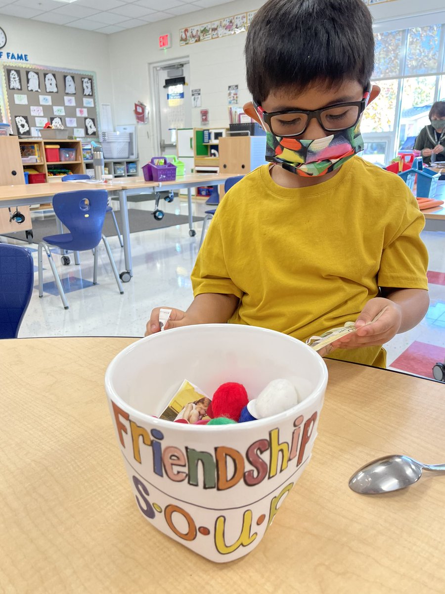 SdicksteinSD735's tweet photo. Friendship soup 🍜! We learned about all the different ingredients to be a good friend and took turns mixing it up! @Skokie735 https://t.co/b3vfJt2ax2