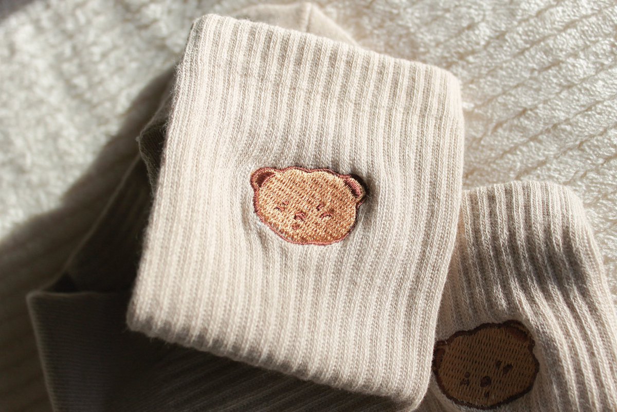 SuzesMore's tweet photo. Embroidered socks coming to kickstarter soon!👀🧦
Keep an eye out!

#bearsocks #cutesocks #cuteart #kickstarter #socks https://t.co/X2IEAhbH9s