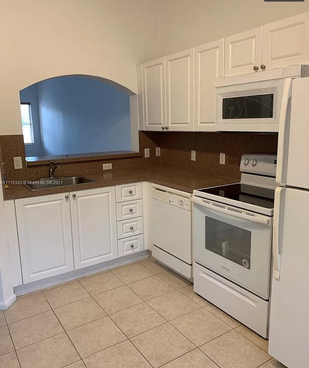 PregoneroL's tweet photo. U$155.000 un departamento de 2 ambientes en West Palm Beach, Florida.  Se paga en cómodas cuotas de u$1.022.  La crueldad neoliberal en su máxima expresión. 🇺🇸 https://t.co/UpdGhDeqM8