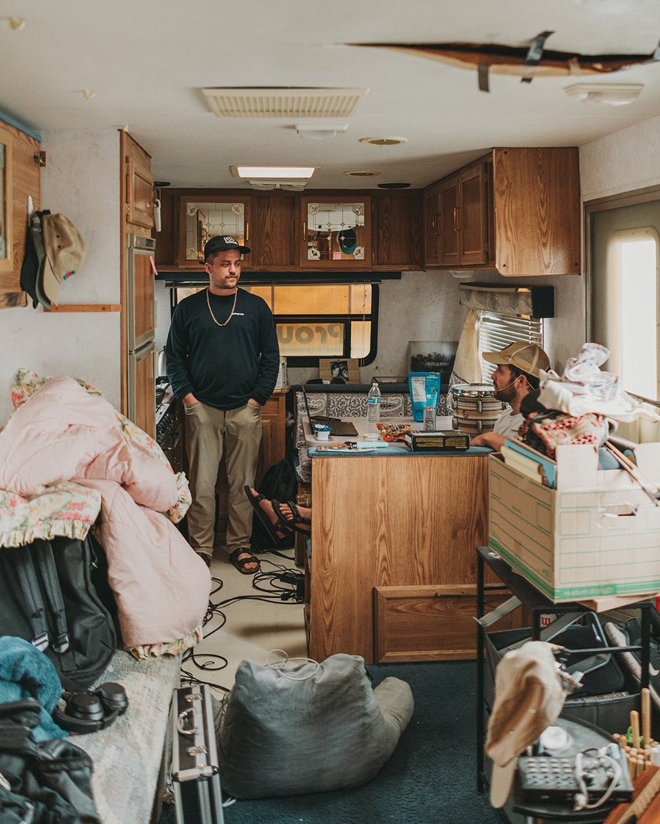 _stablemate's tweet image. Couple of trailer boys chasing a dream! This photo is brought to you by Pita chips/hummus and the entire Trader Joe’s frozen section. EP 1 is close!