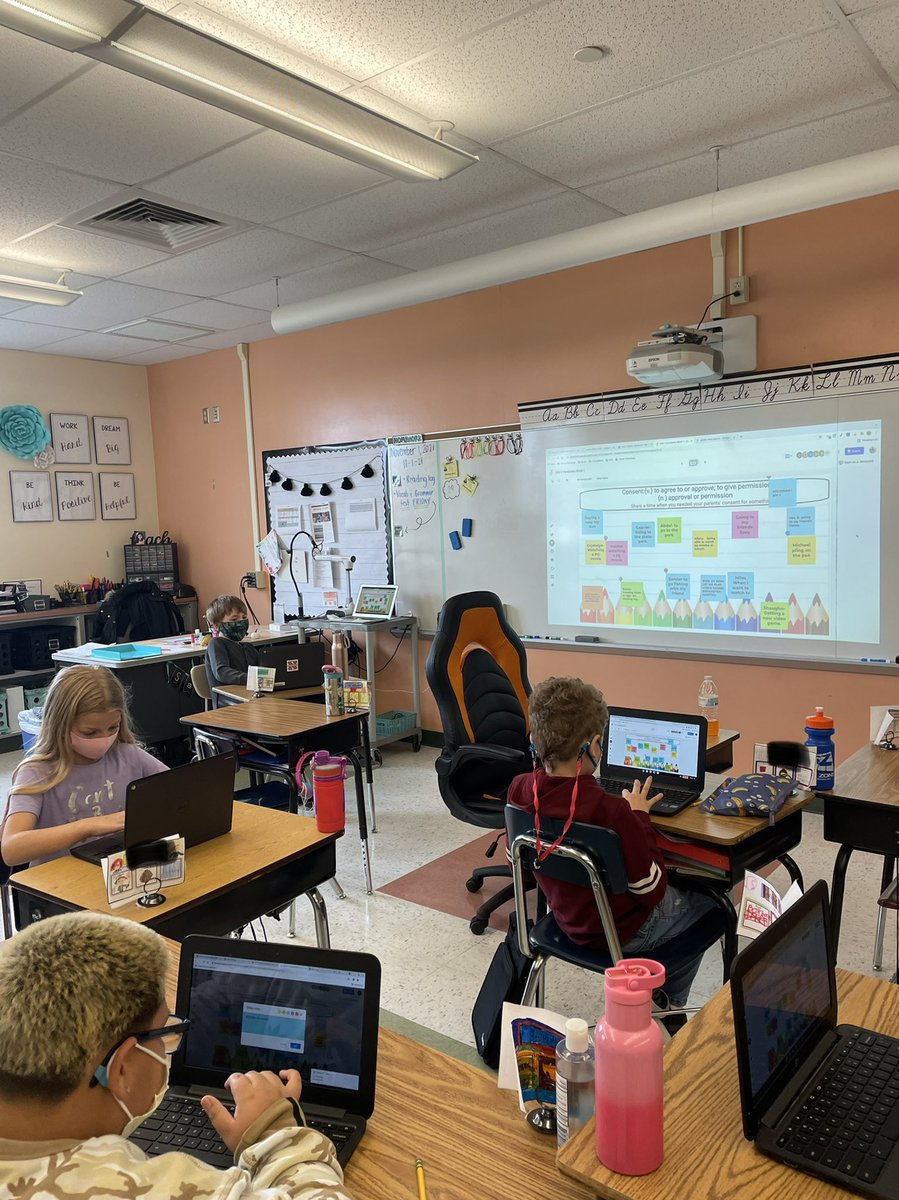 RanimSankari's tweet photo. Students used Jamboard to apply new vocabulary words semantically. They made connections between words by activating prior knowledge and having discussions about their responses.💡They amaze me everyday! @nasdborough #boroimpact https://t.co/HYZSpFeVPo