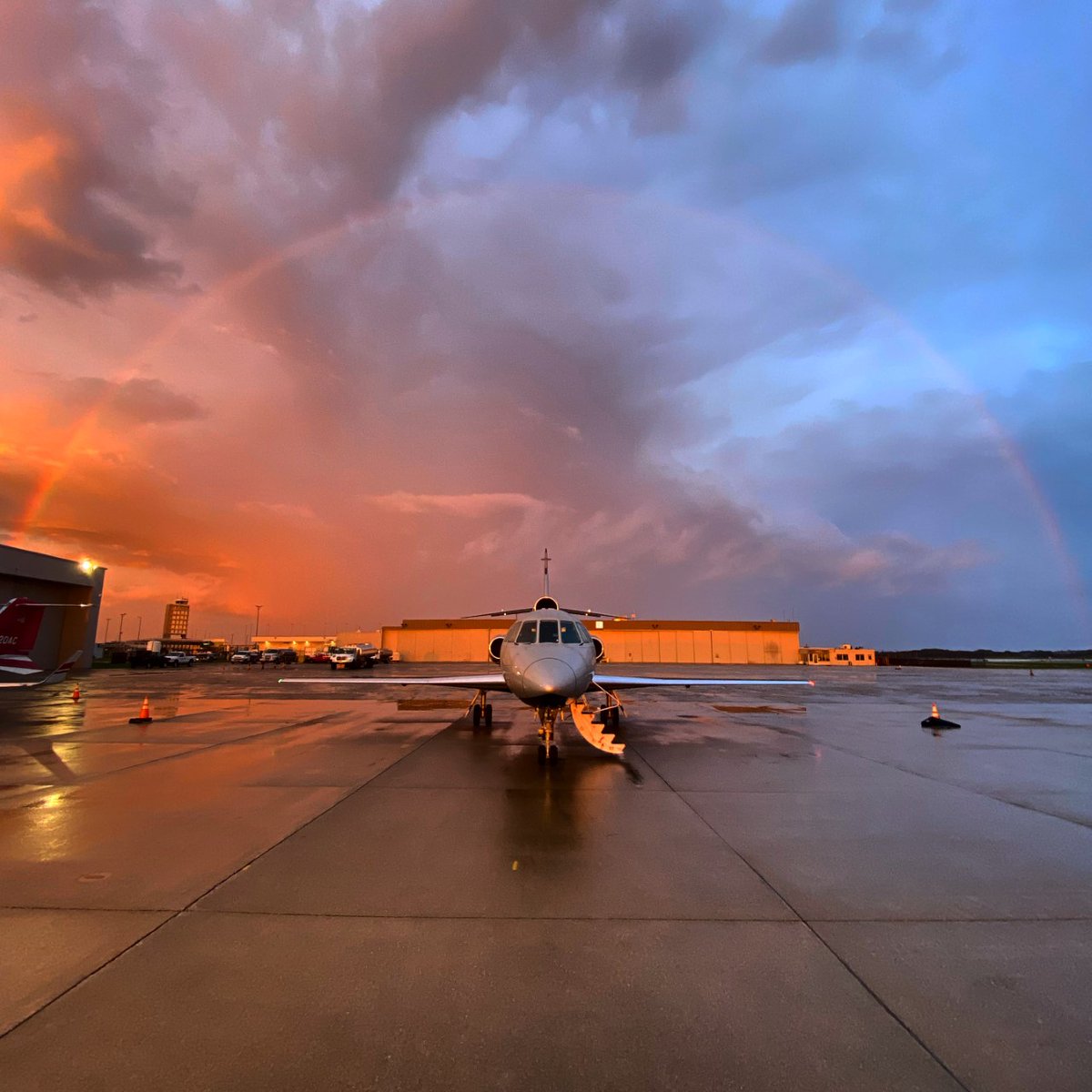 DumontJets's tweet photo. Taste of the rainbow 🛩😎🌈
pc📸: Evan Webb
#dumontjets #falcon50 #dassaultfalconlovers #supermidjets #privatejet #flyprivate #rainbows #aviation #avpics https://t.co/14igBLwG0i