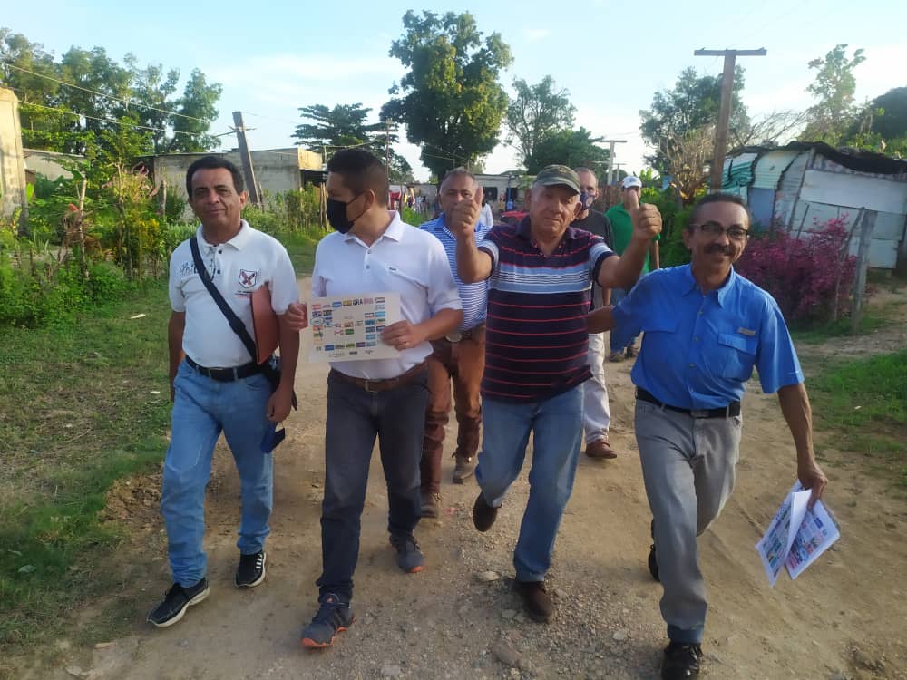 Hoy caminamos el jardín botánico y sentimos con mucha impotencia la situación de abandono de estos malandros con poder a los humildes habitantes solo se ocupan de ellos mientras el pueblo gime. El 21 de Noviembre hay que sacarlos votando en la tarjeta de la manito pa que respeten