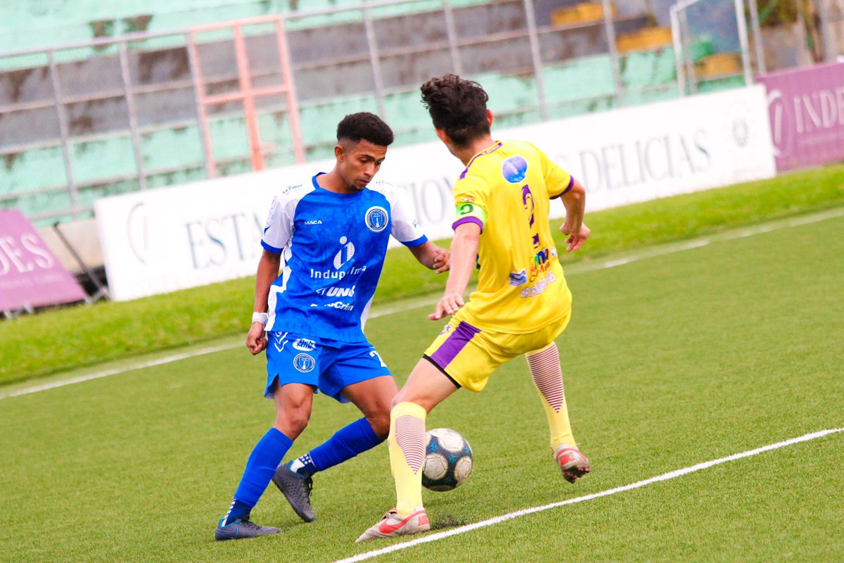 rsv969's tweet photo. Al ⏱ ’23 del partido el marcador sigue empatado sin goles.
#InterSS 0️⃣ - 0️⃣ #RacingJR
¿Quién crees que anotara primero en este encuentro? Disfrútalo a través del 96.9 FM y nuestro TuneIn https://t.co/1PoNlN09DH. https://t.co/EAWU3pasA9