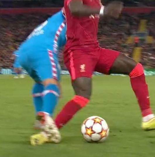 prisonfc__'s tweet photo. @AlexFtbl @ftbldrizzy Trent 2 assists MOTM performance imo even tho jota got it. Tsimikas was very good, hopefully starts on Sunday. Mane was taken off at halftime cos atletico players played dirty on him every single time https://t.co/LUswRsm1iK