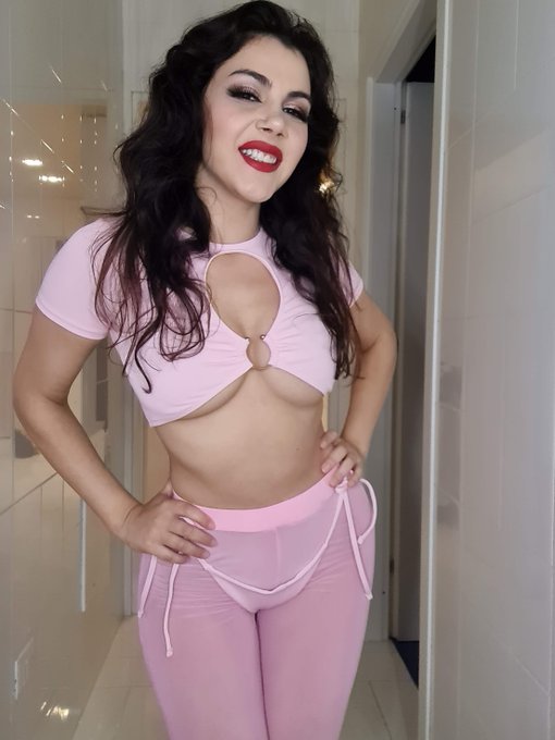 What's under my bikini? https://t.co/OWeJTq9mpA<a href="/tag/starwars"class="tags"><span>#starwars</span></a>