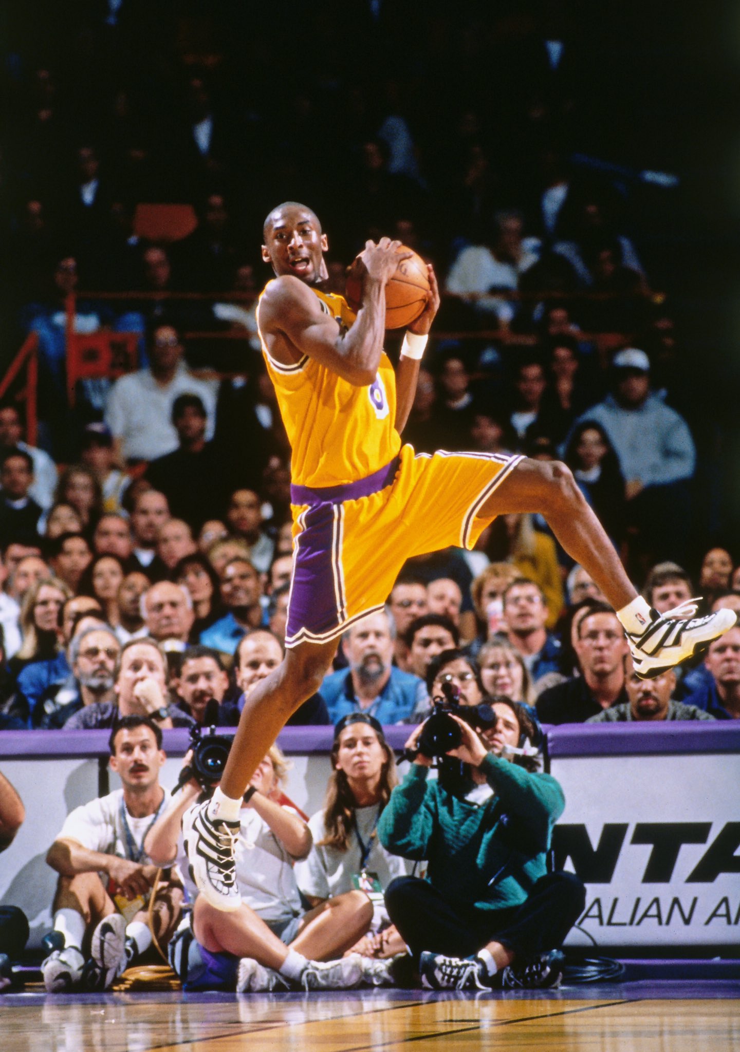 B/R Kicks on X: 